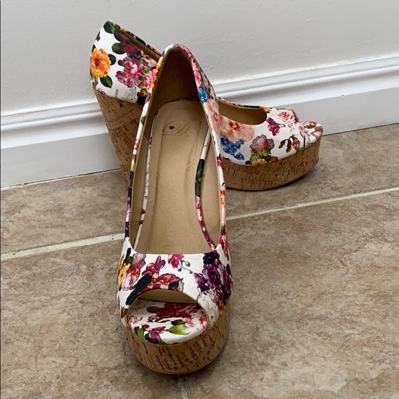 Platform heels - Picture 3 of 4